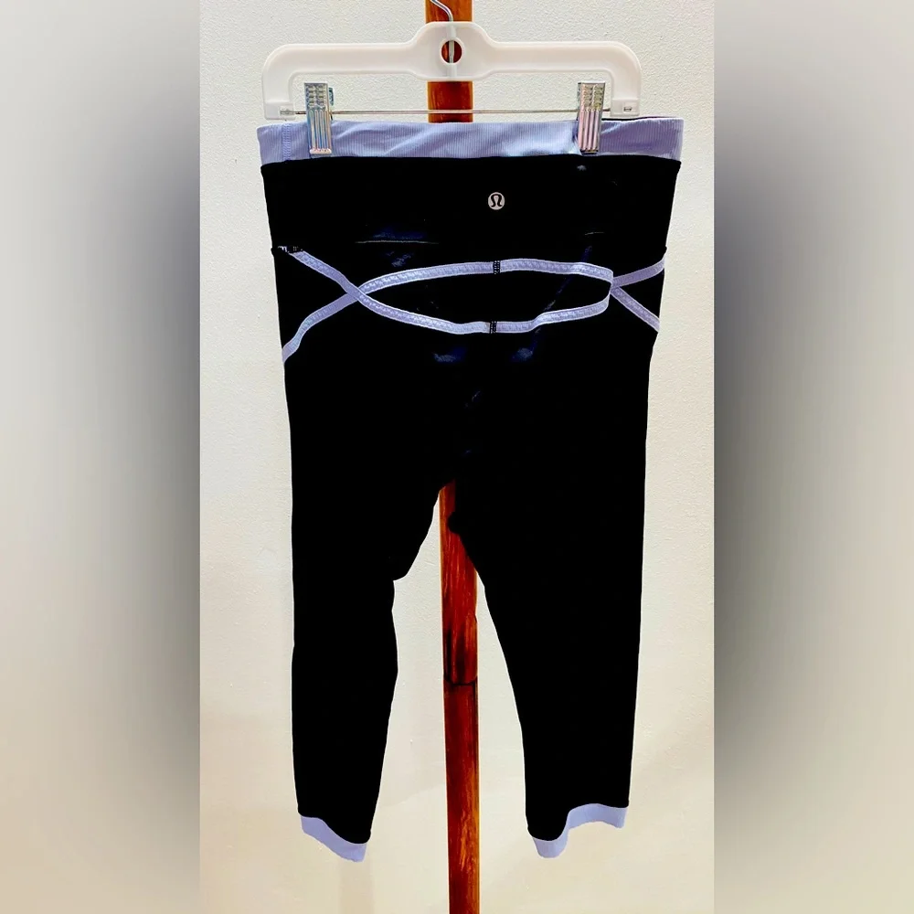 Lululemon Capri Size 6 - Picture 2 of 3